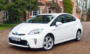 Обзор Toyota Prius в 30 кузове